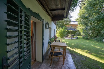 Der Schlosswirt Zu Anif - Biedermeier-Hotel Und Restaurant