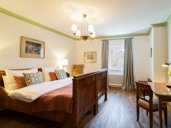 Der Schlosswirt Zu Anif - Biedermeier-Hotel Und Restaurant