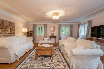 Der Schlosswirt Zu Anif - Biedermeier-Hotel Und Restaurant