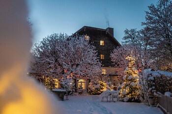 Der Schlosswirt Zu Anif - Biedermeier-Hotel Und Restaurant