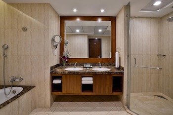 La Suite Dubai Hotel & Apartments Operated by Minor Hotels galeri fotoğrafı
