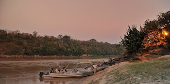 Serena Mivumo River Lodge