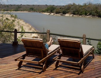 Serena Mivumo River Lodge
