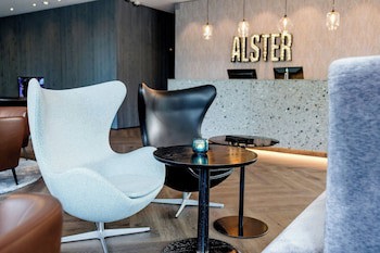 Motel One Hamburg-Alster fotoğrafı