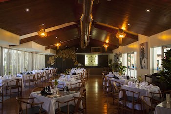 Heritage Park Hotel
