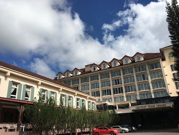 Century Pines Resort