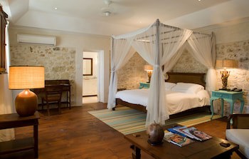 Atlantis Historic Inn