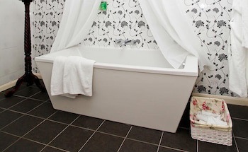 Fox & Hounds Country Hotel