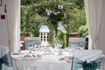 Fox & Hounds Country Hotel