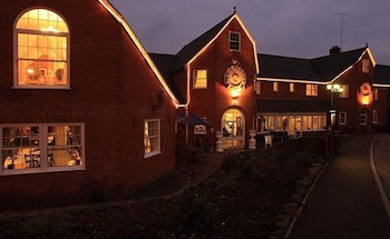 Fox & Hounds Country Hotel
