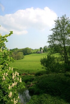 Fox & Hounds Country Hotel