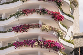 Grand Miramar All Luxury Suites & Residences
