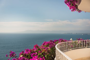 Grand Miramar All Luxury Suites & Residences