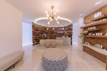 Grand Miramar All Luxury Suites & Residences