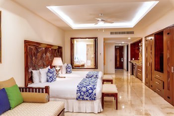Grand Miramar All Luxury Suites & Residences