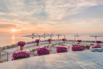 Grand Miramar All Luxury Suites & Residences