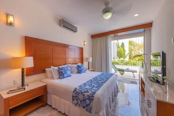 Grand Miramar All Luxury Suites & Residences