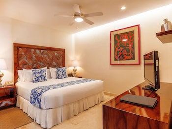 Grand Miramar All Luxury Suites & Residences