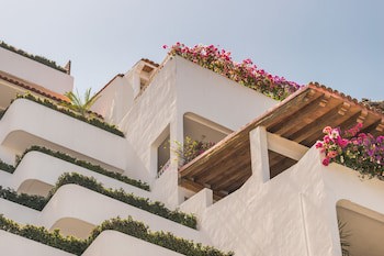 Grand Miramar All Luxury Suites & Residences