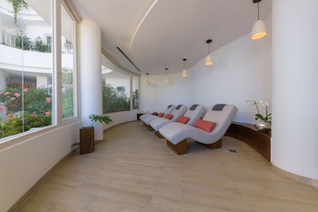 Grand Miramar All Luxury Suites & Residences