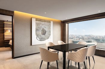 Courtyard By Marriott Mumbai International Airport