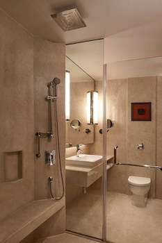 Courtyard By Marriott Mumbai International Airport