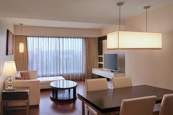 Courtyard By Marriott Mumbai International Airport
