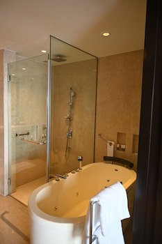 Courtyard By Marriott Mumbai International Airport