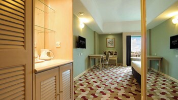 Berjaya Waterfront Hotel
