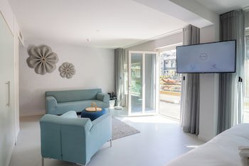 Blooming Hotel