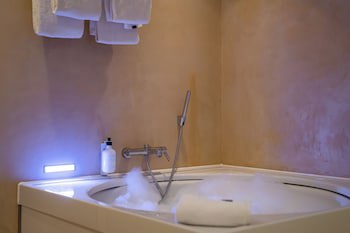 Blooming Hotel