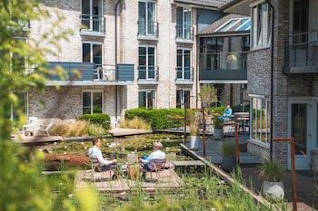 Blooming Hotel