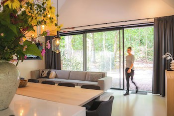 Blooming Hotel
