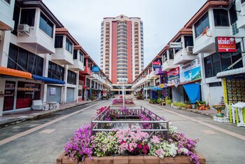 Golden Beach Cha-Am Hotel
