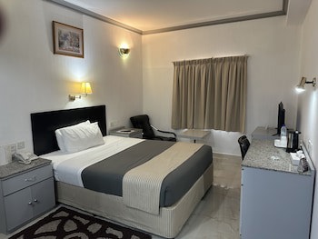 Grand Astoria Hotel