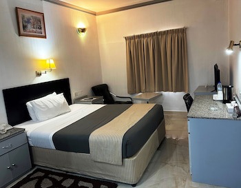 Grand Astoria Hotel