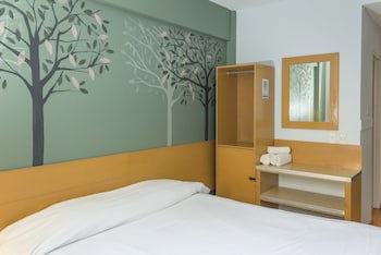 Circus Hotel & Hostel
