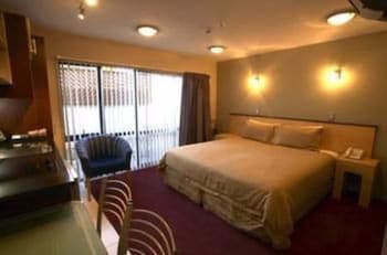 Athena Motel & Apartments