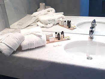 Anastazia Luxury Suites & Rooms