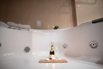 Anastazia Luxury Suites & Rooms