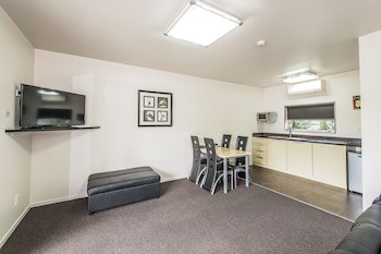 151 On London Motel