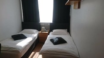 101 Guesthouse Hotel