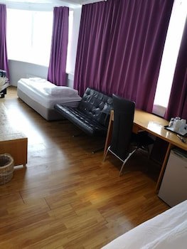 101 Guesthouse Hotel