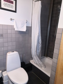 101 Guesthouse Hotel