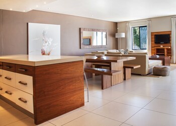 Marine Square Luxury Holiday Suites - Apartments