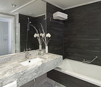 Real Marina Hotel & Spa
