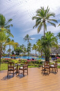 Breezes Beach Club & Spa