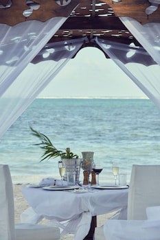 Breezes Beach Club & Spa