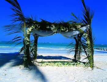 Breezes Beach Club & Spa