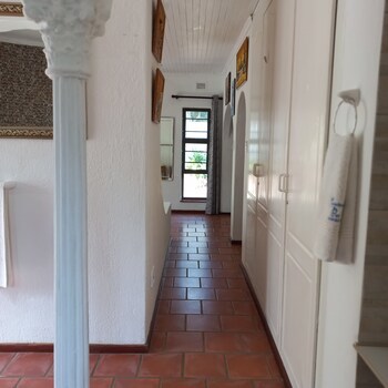 Beachcomber Bay - Guest House